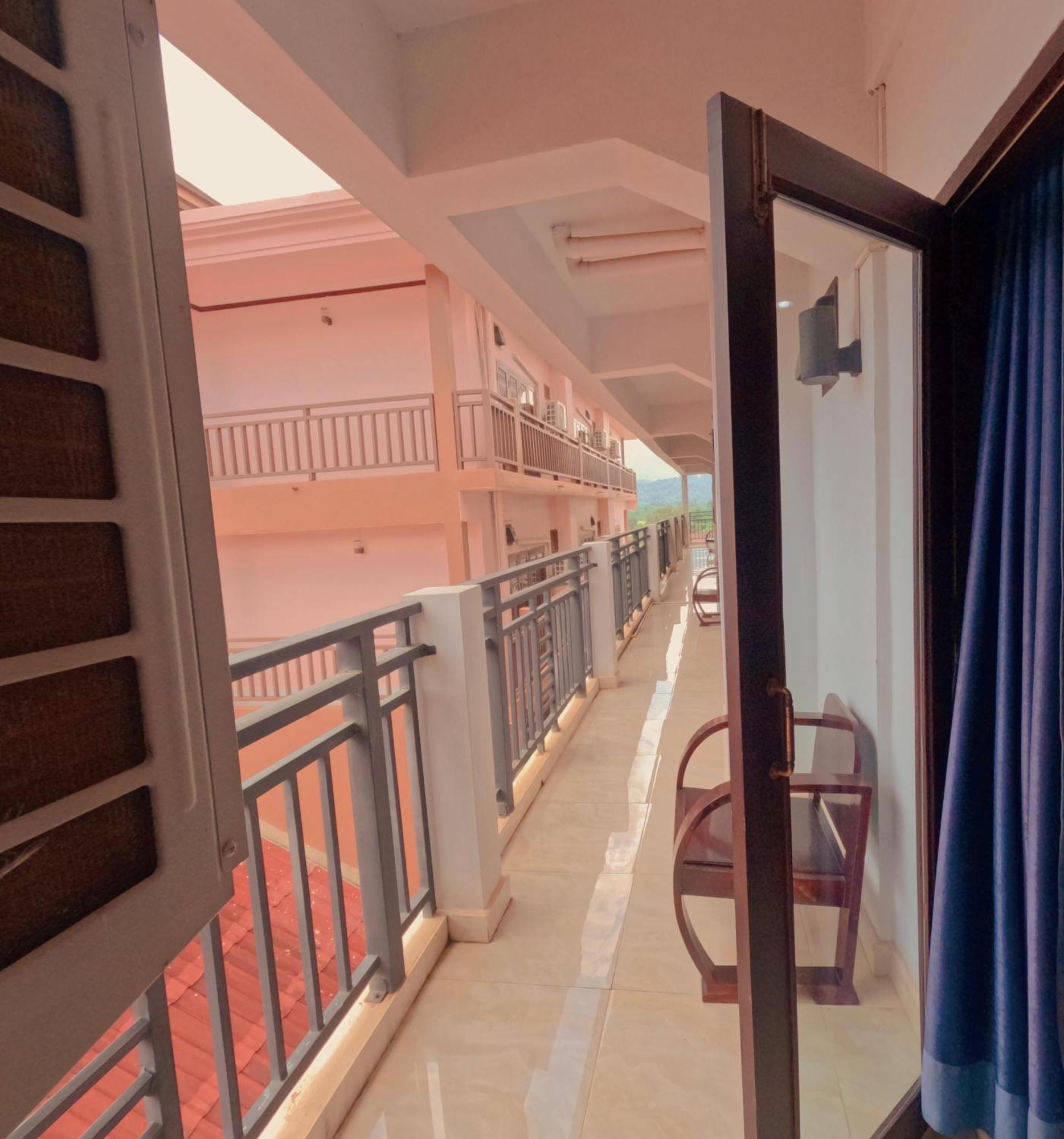 Vang Vieng Consiana Hotel 外观 照片